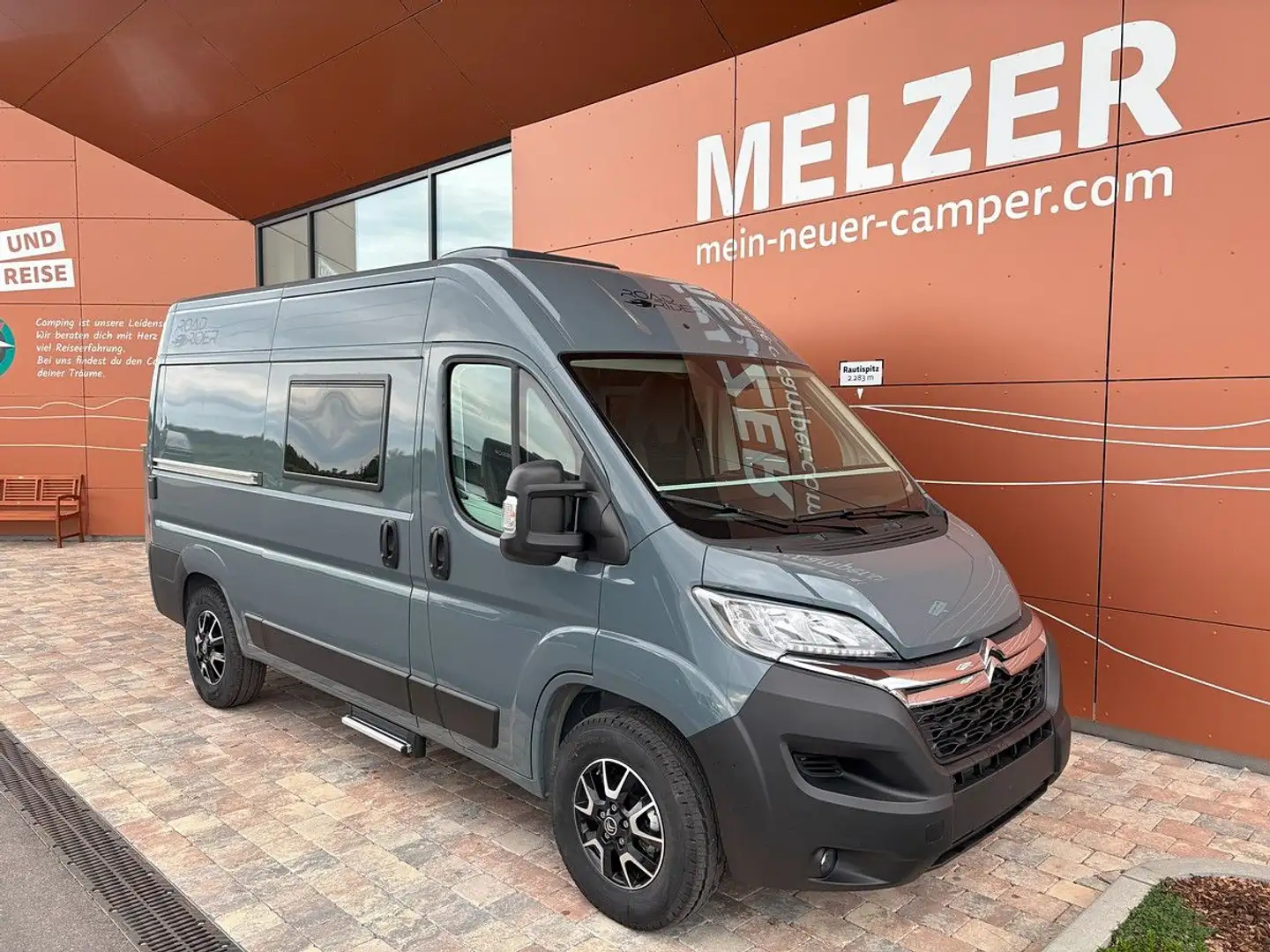 Pössl 540 AKTION Roadrider aus der Pössl Group Gris - 1