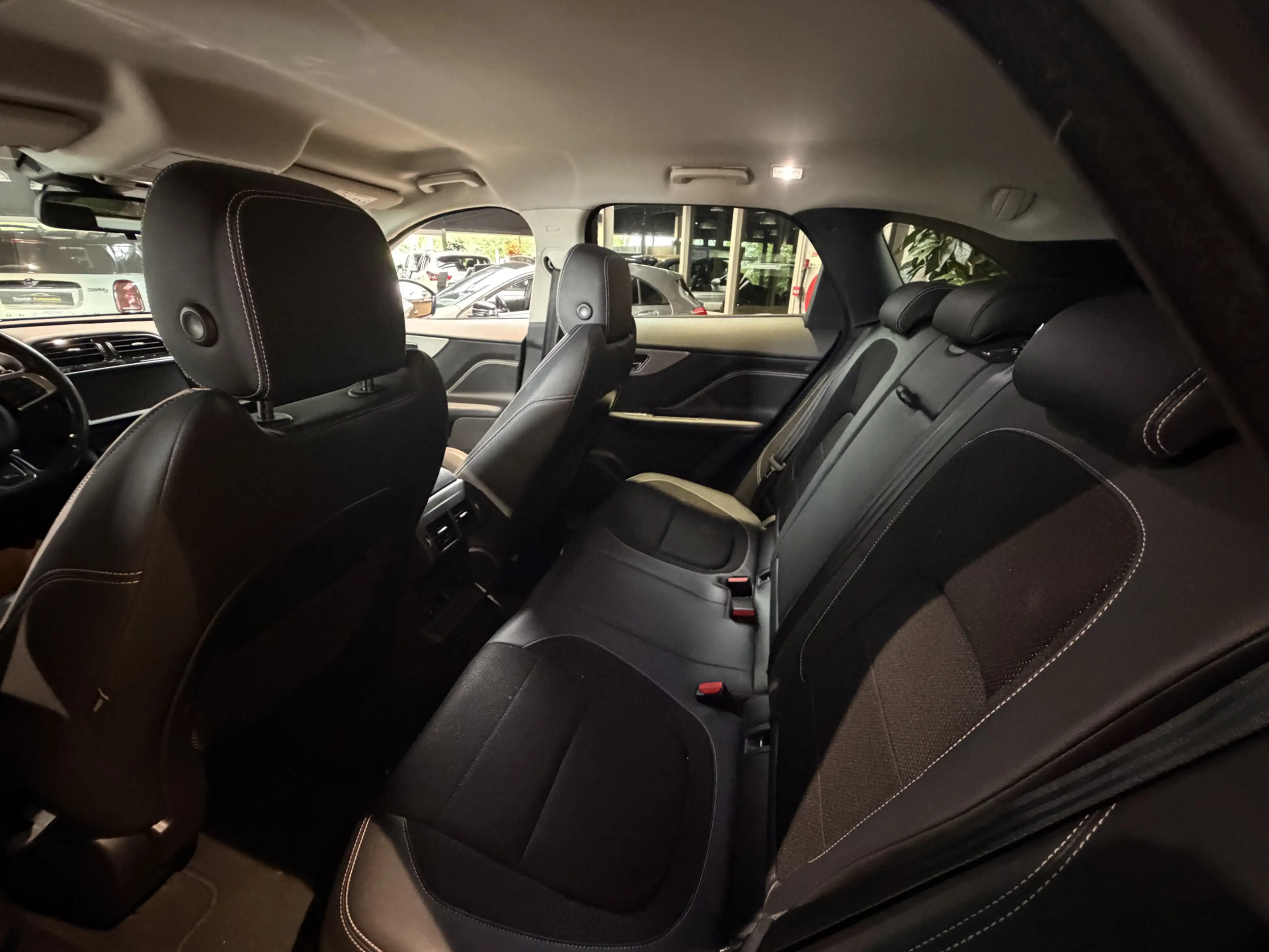 Jaguar F-Pace 2.0 Portfolio AWD 20d — photo 15