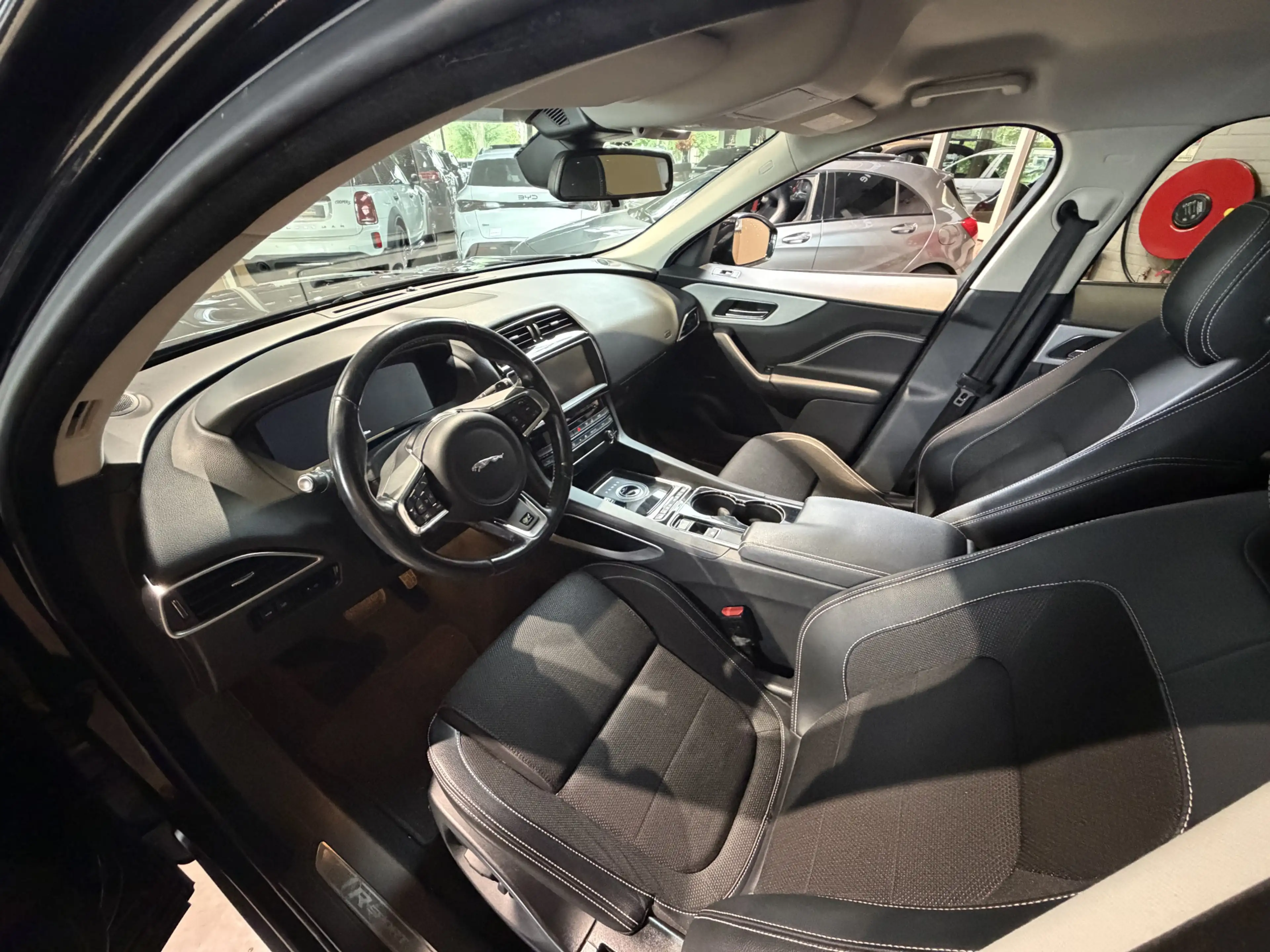 Jaguar F-Pace 2.0 Portfolio AWD 20d — photo 10