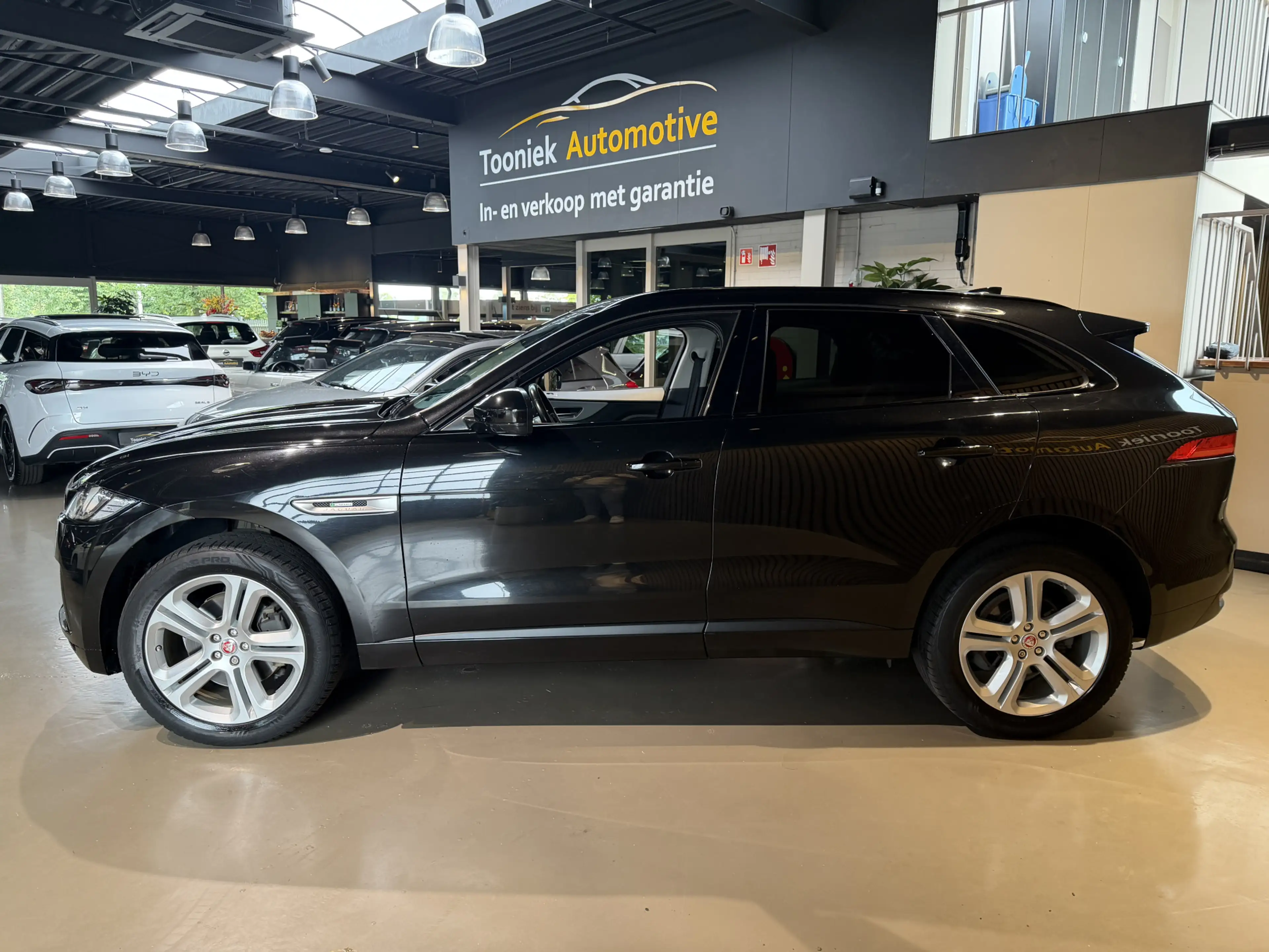 Jaguar F-Pace 2.0 Portfolio AWD 20d — photo 6
