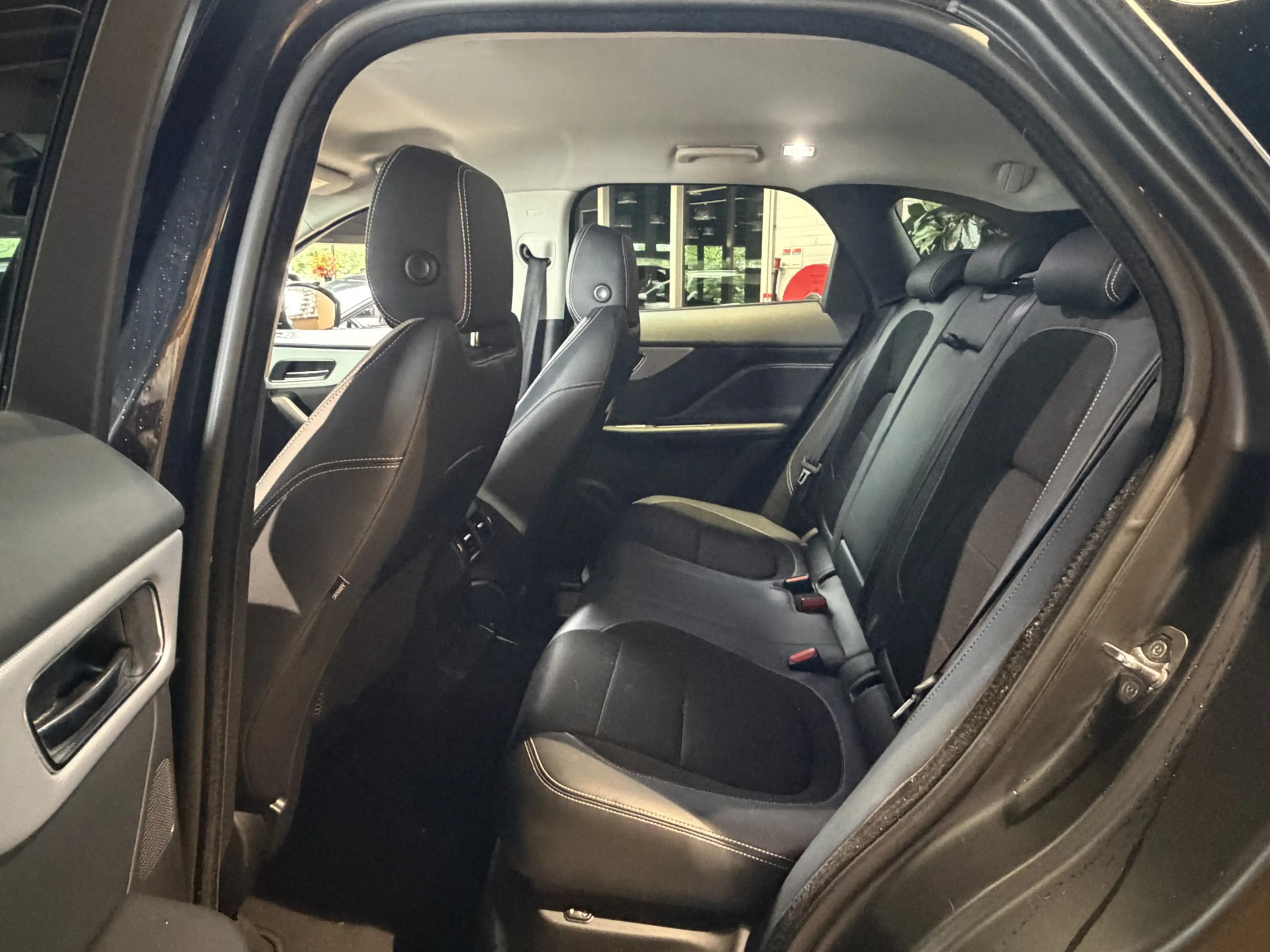 Jaguar F-Pace 2.0 Portfolio AWD 20d — photo 13