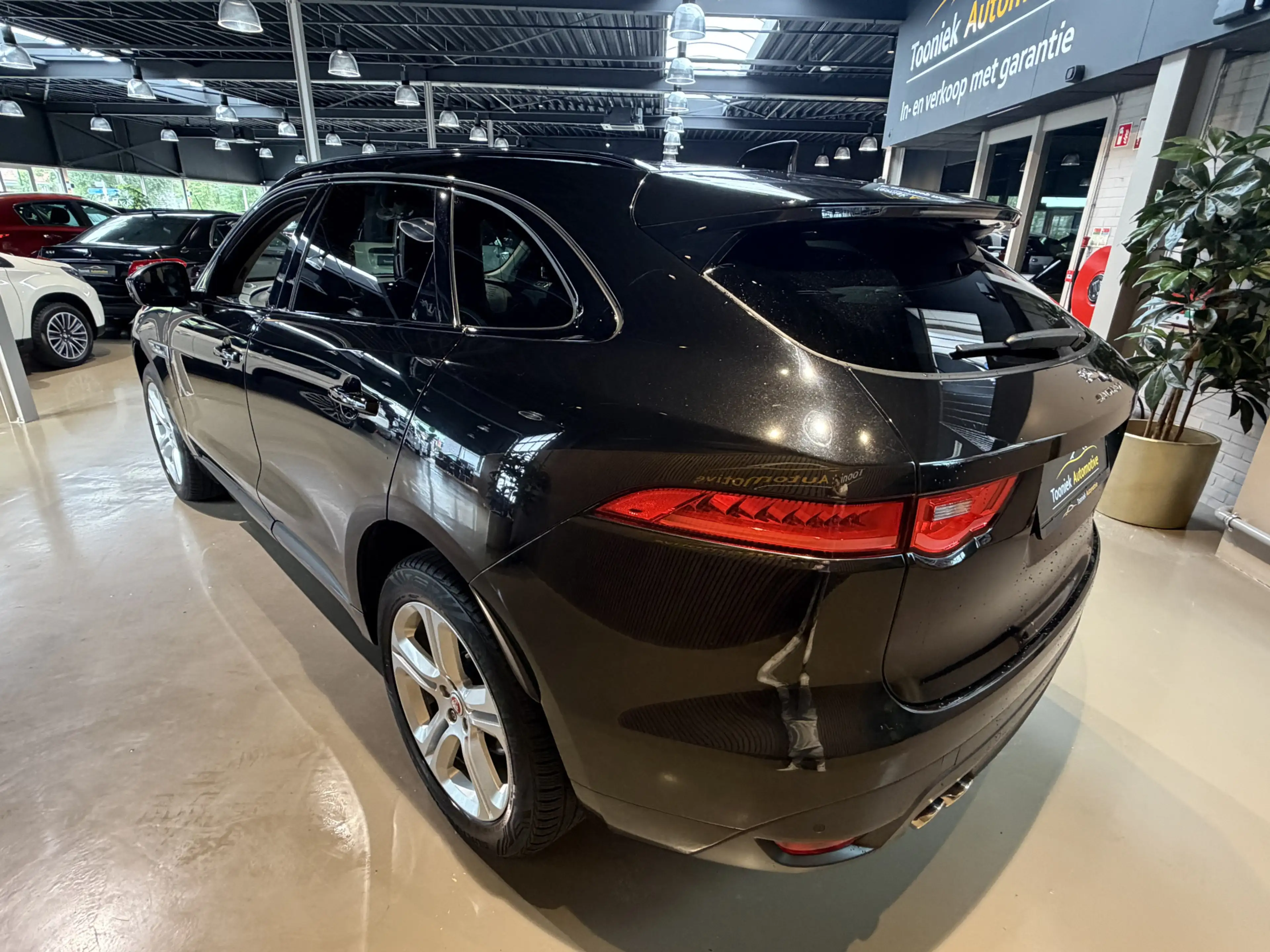 Jaguar F-Pace 2.0 Portfolio AWD 20d — photo 5