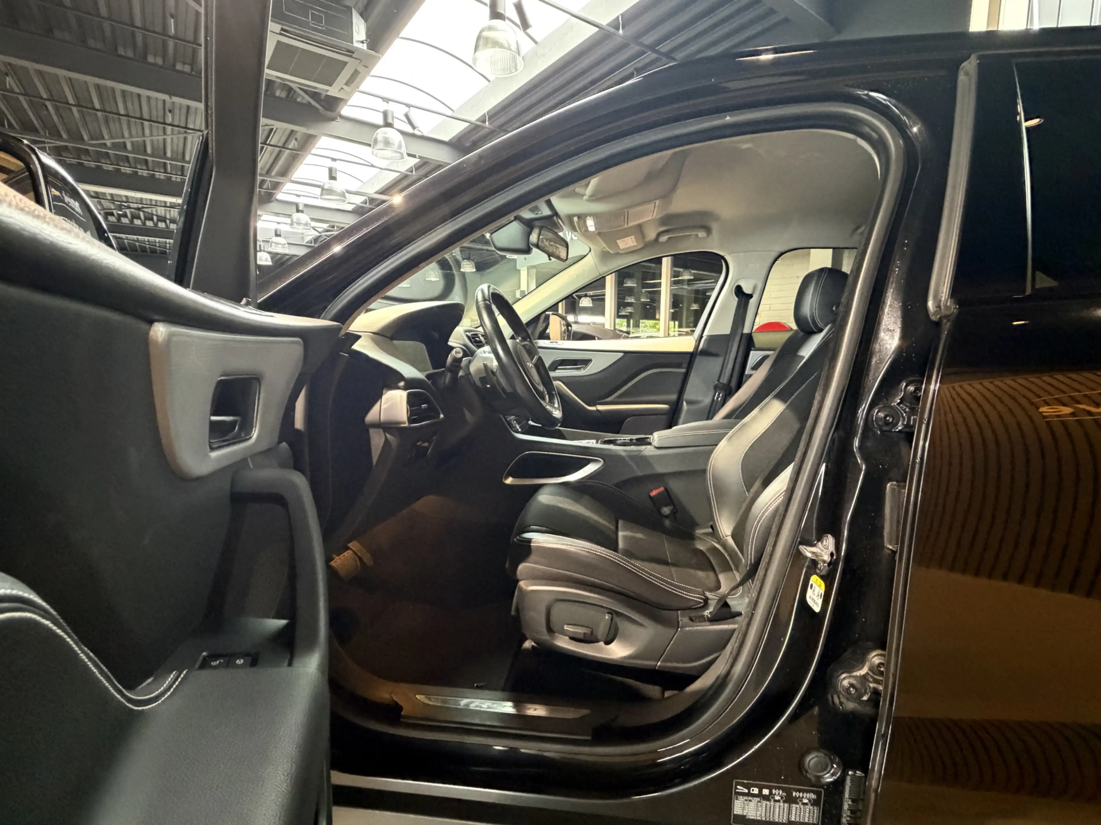 Jaguar F-Pace 2.0 Portfolio AWD 20d — photo 8