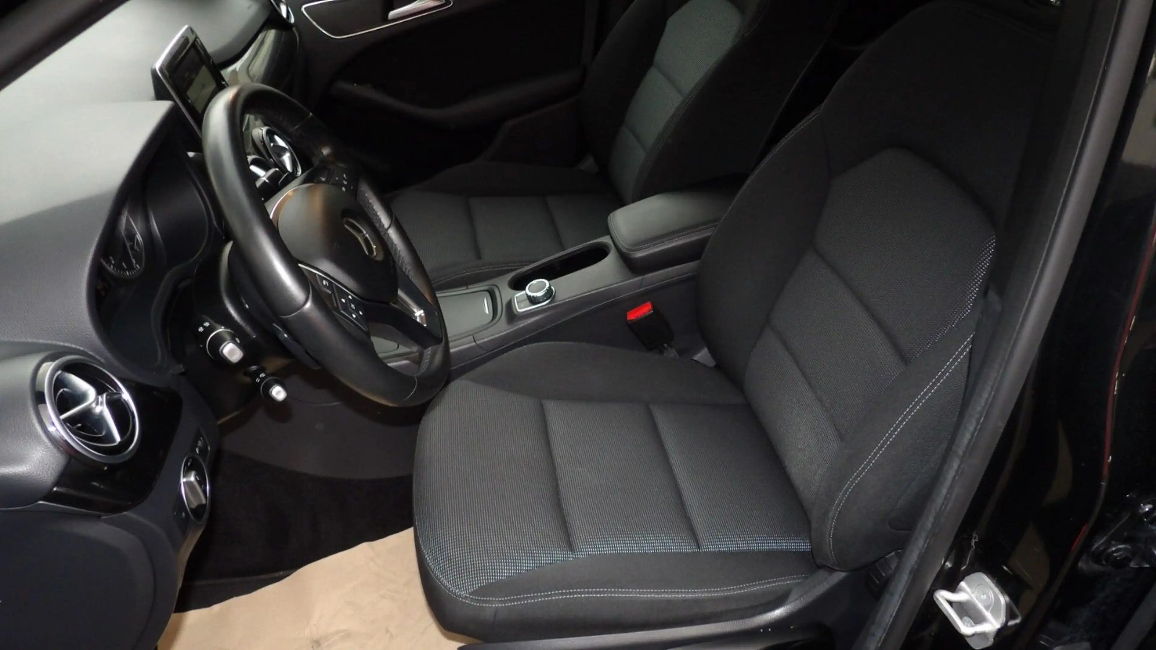 Mercedes-Benz B 200 B*PDC*SHZ*Automatik* — photo 15