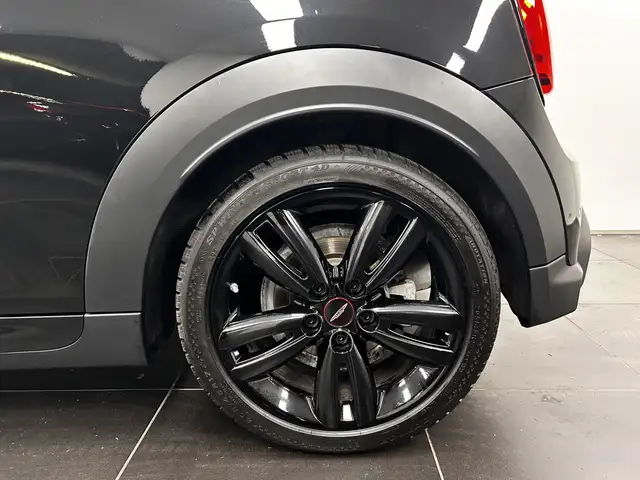 Mini Convertible view 6