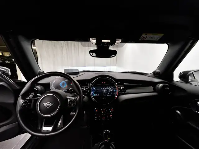 Mini Convertible view 4