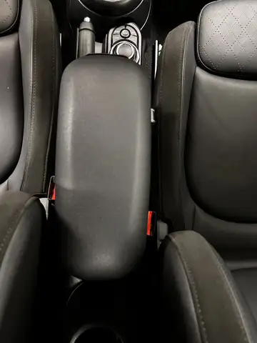 Mini Convertible view 15