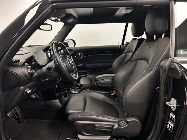 Mini Convertible view 5