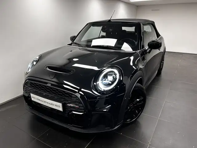 Mini Convertible view 7