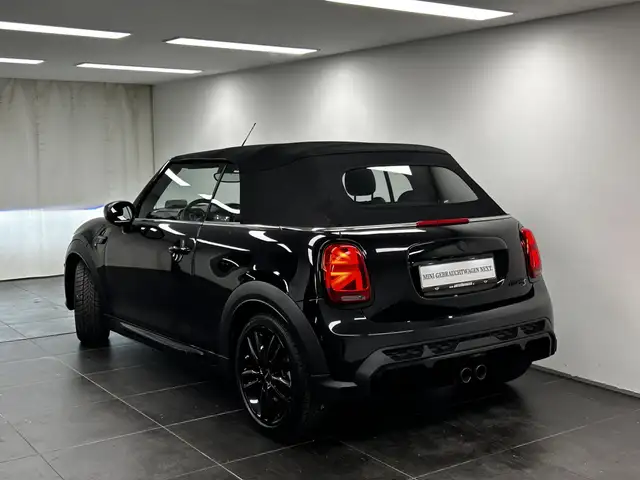 Mini Convertible view 3