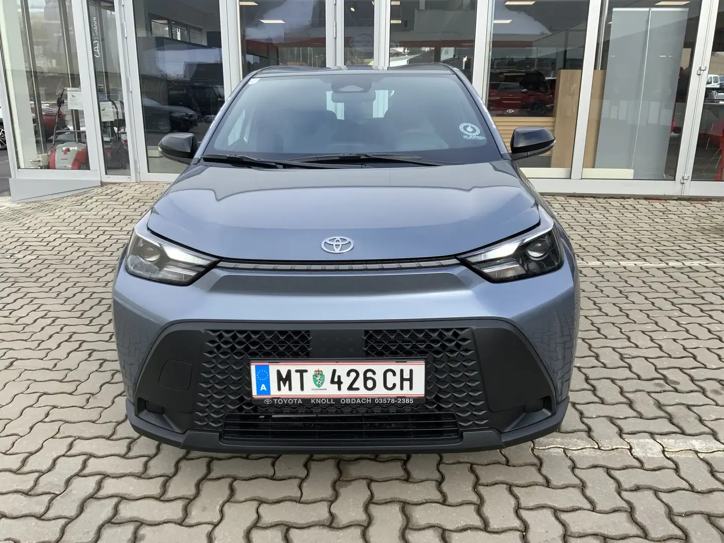 Toyota Aygo X Hybrid 1,5 Hybrid Active Grau - 2