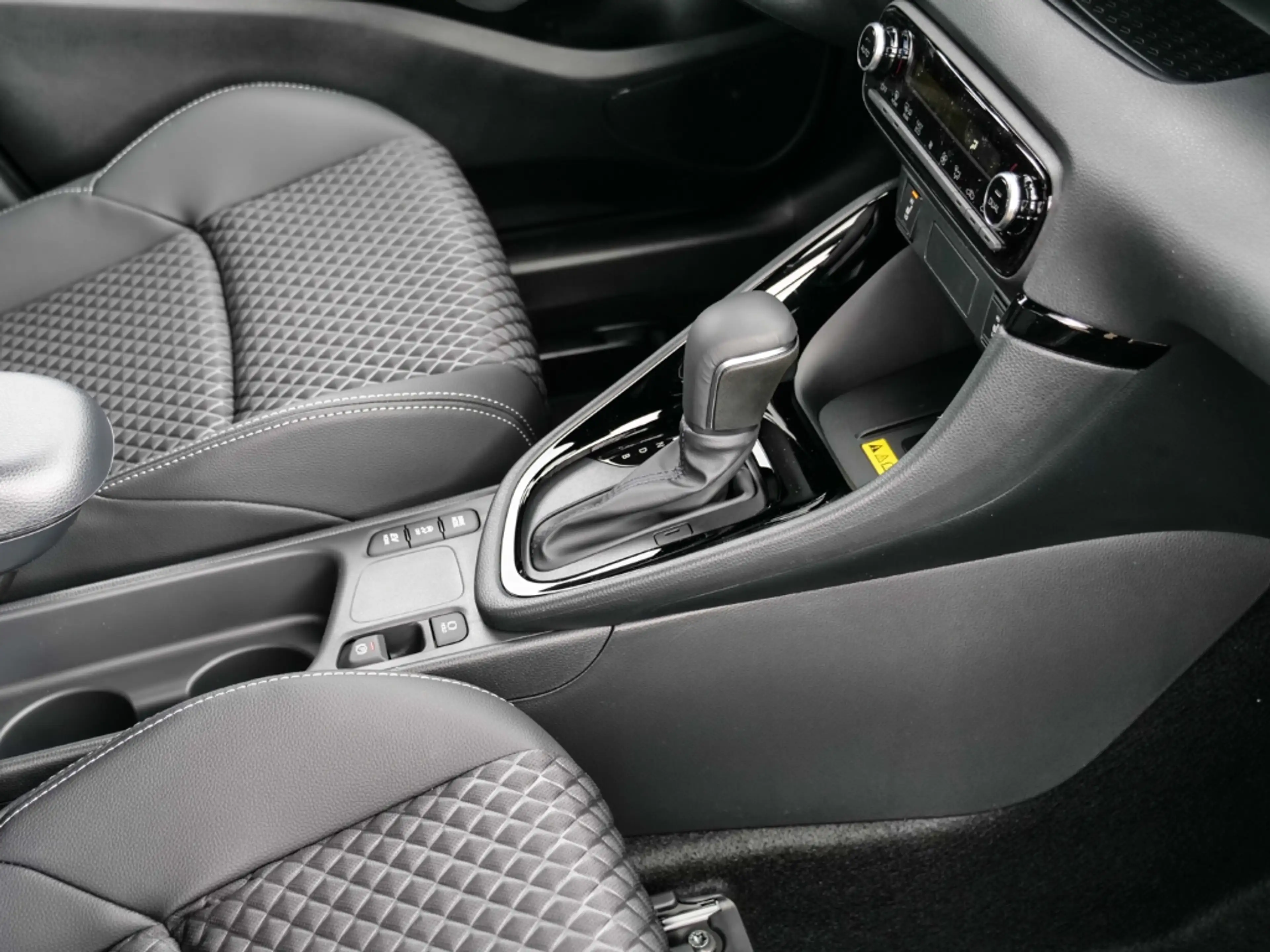 Mazda 2 Homura 1.5L VVT-i 116 PS e-CVT FWD LEDER — photo 15