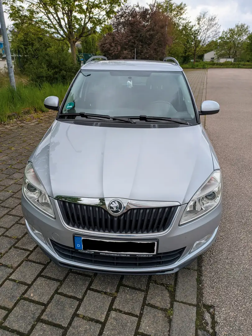 Skoda Fabia Fabia II Combi 1.2 TSI Ambition (TÜV NEU) Grau - 1