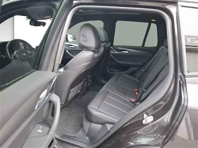BMW X3 view 11