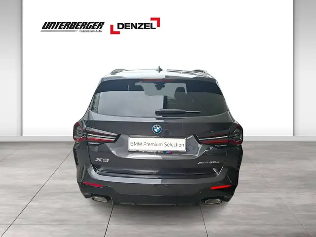 BMW X3 view 3