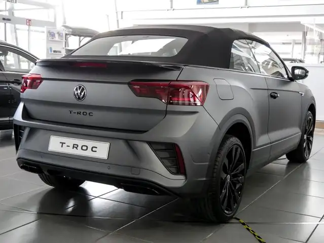 Volkswagen T-Roc view 3