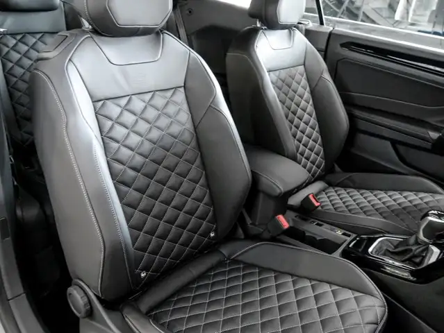 Volkswagen T-Roc view 7