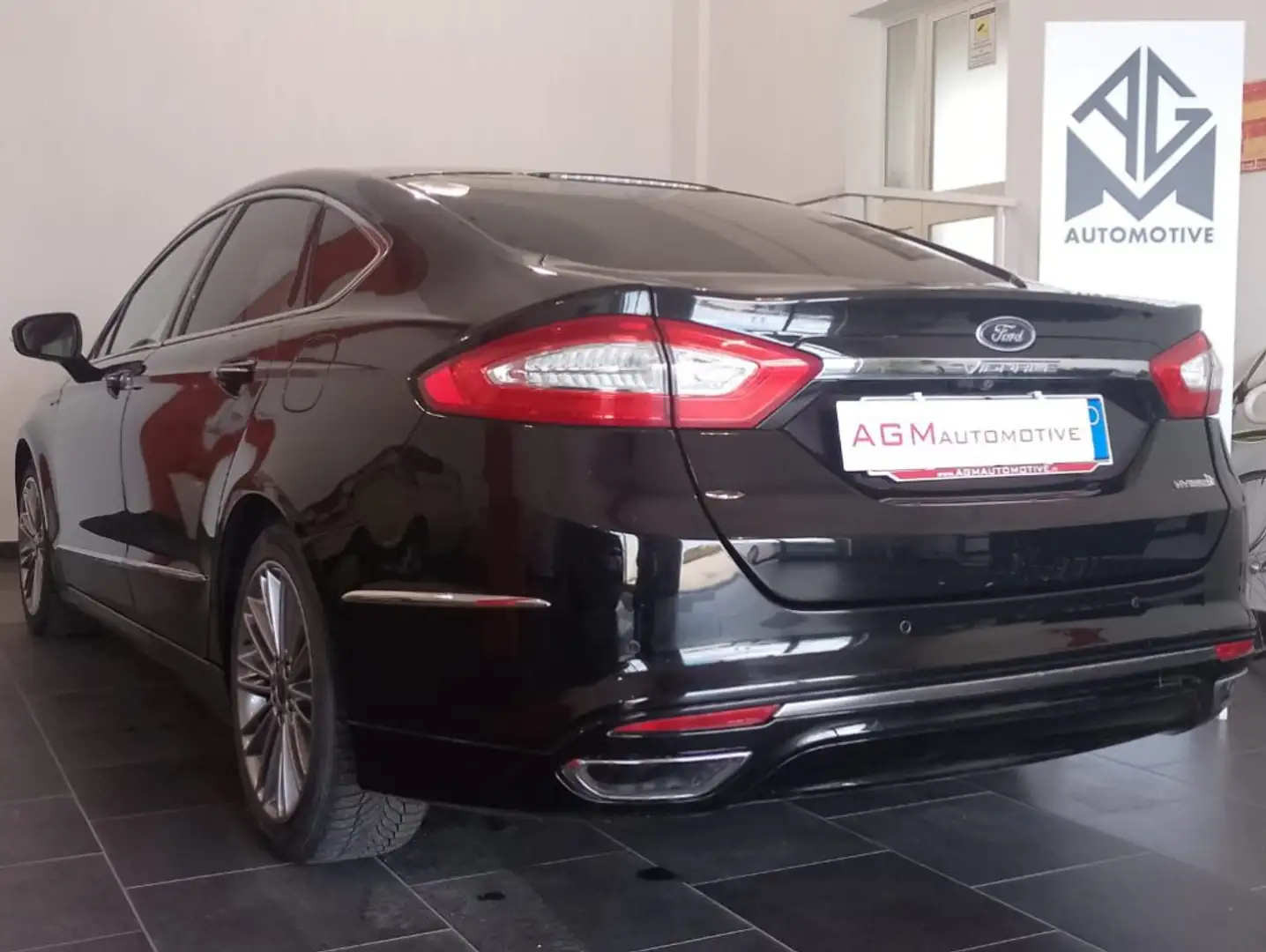 Ford Mondeo Full Hybrid Vignale 2.0 187CV eCVT 4 porte Nero - 2