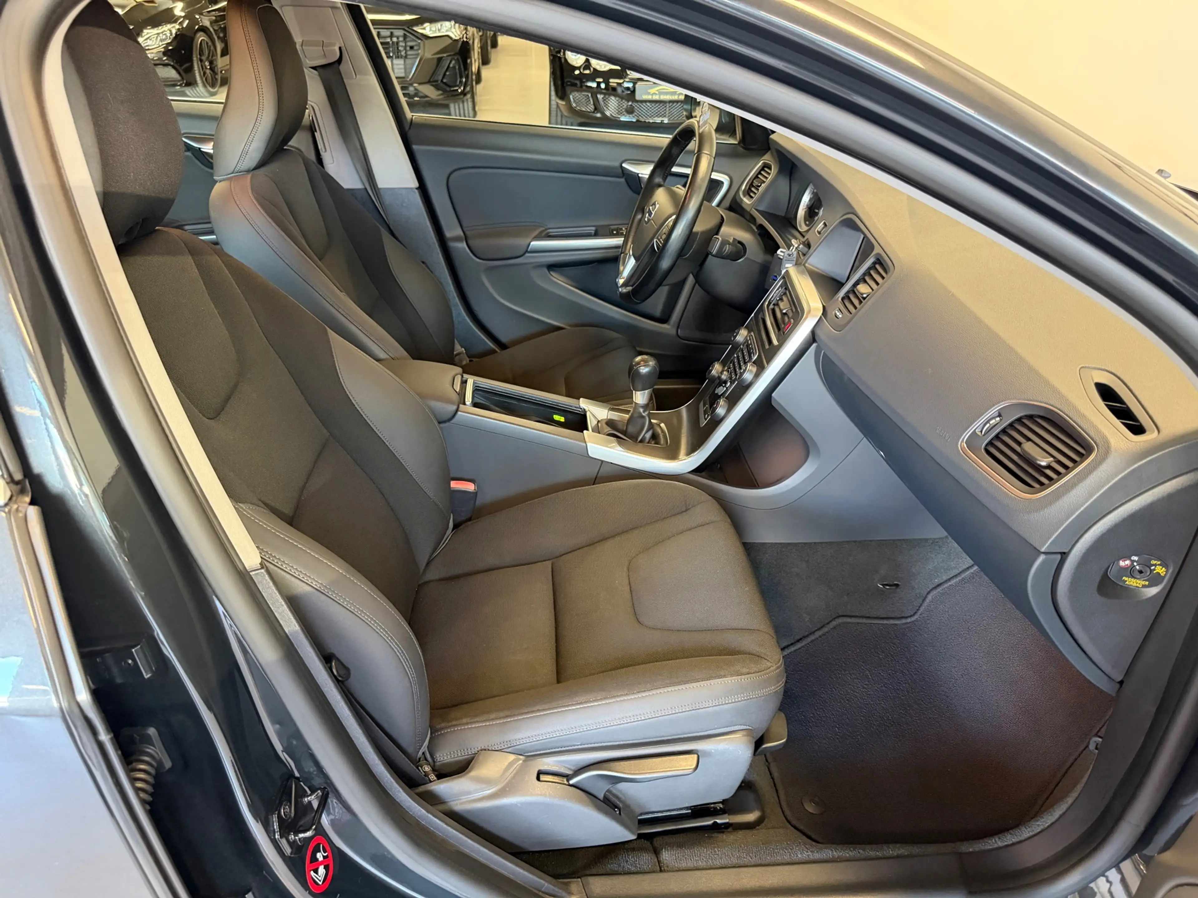 Volvo S60 1.6 T3 Momentum NAP/DEALERONDERHOUDEN/TREKHAAK — photo 17