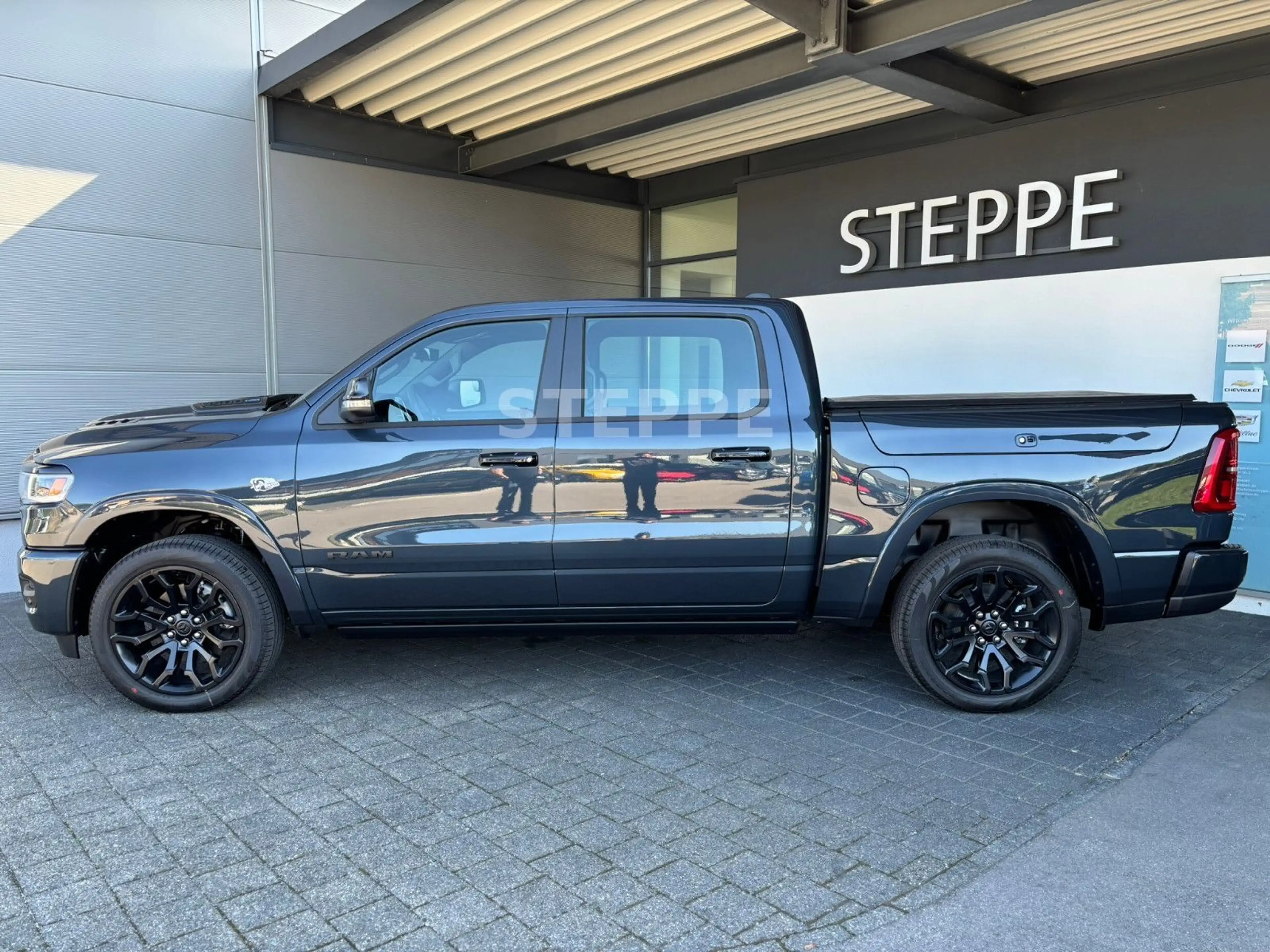 Dodge RAM 2026 RAM 1500 Limited Night 5,7LV8 Rambox MWK — photo 3
