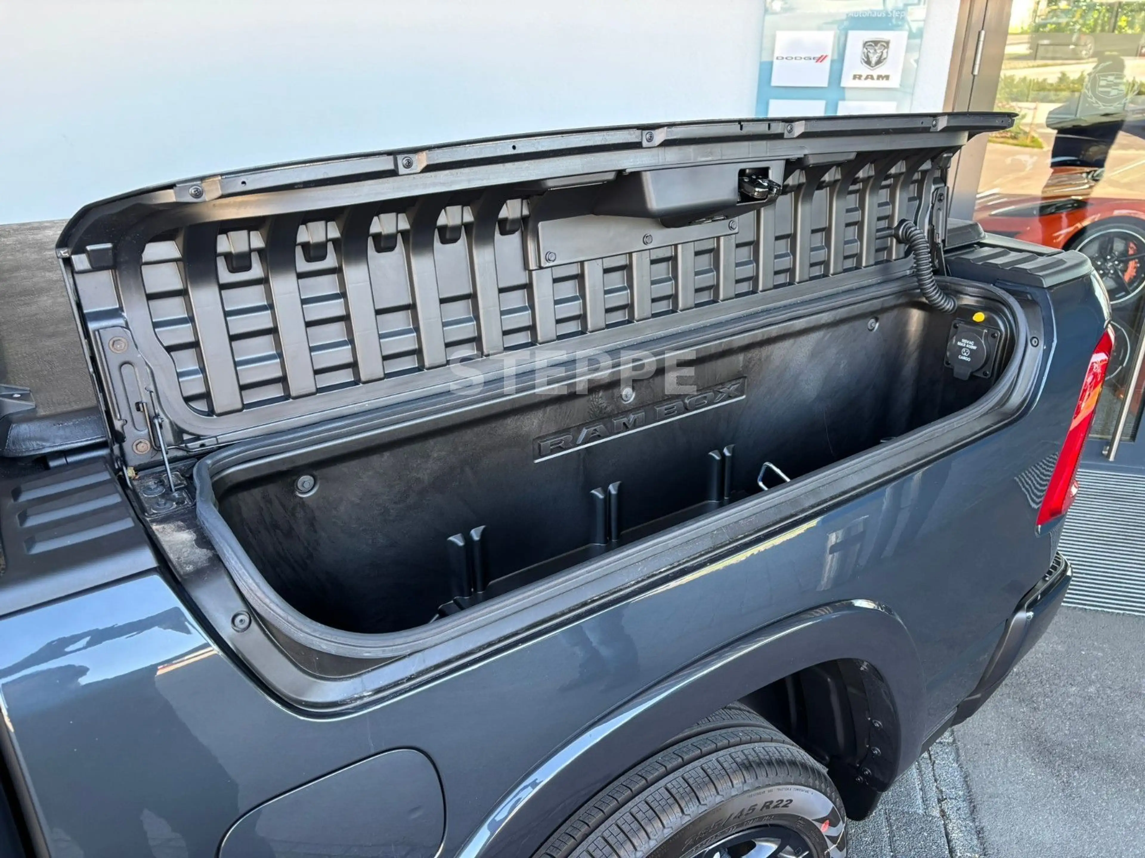 Dodge RAM 2026 RAM 1500 Limited Night 5,7LV8 Rambox MWK — photo 7