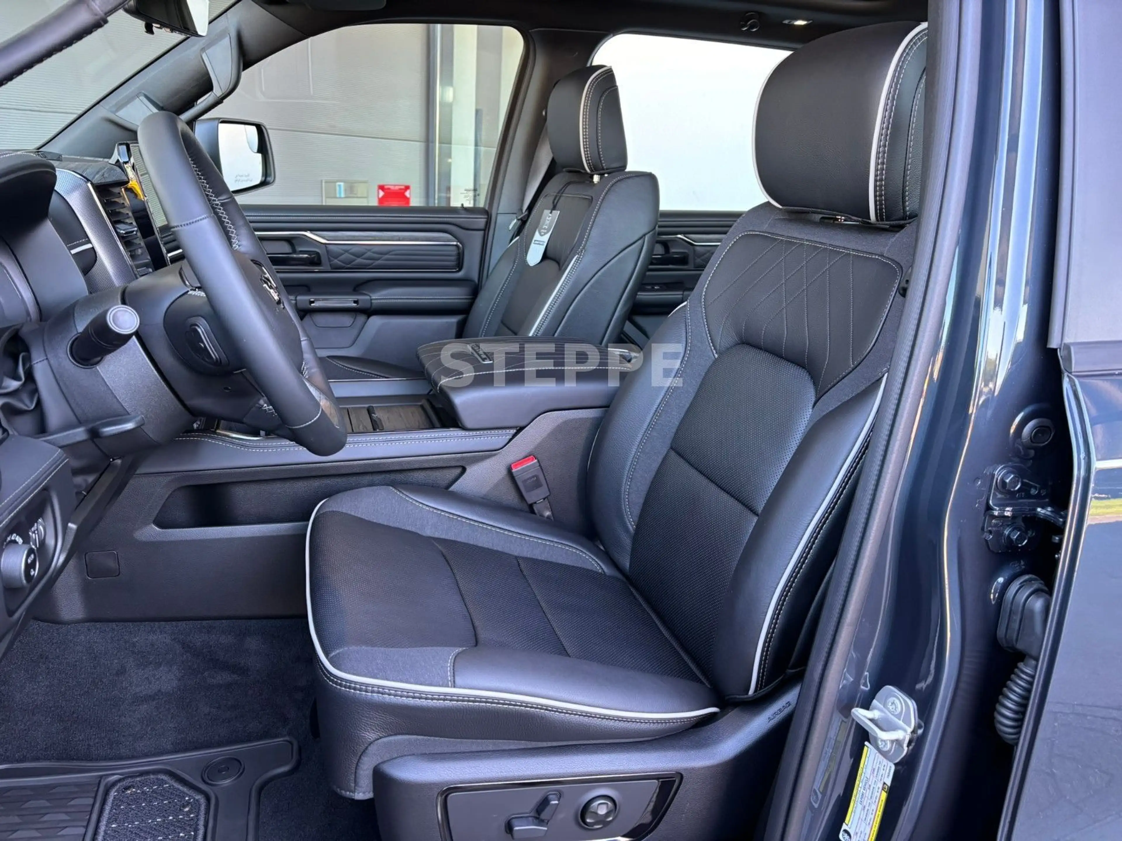 Dodge RAM 2026 RAM 1500 Limited Night 5,7LV8 Rambox MWK — photo 11