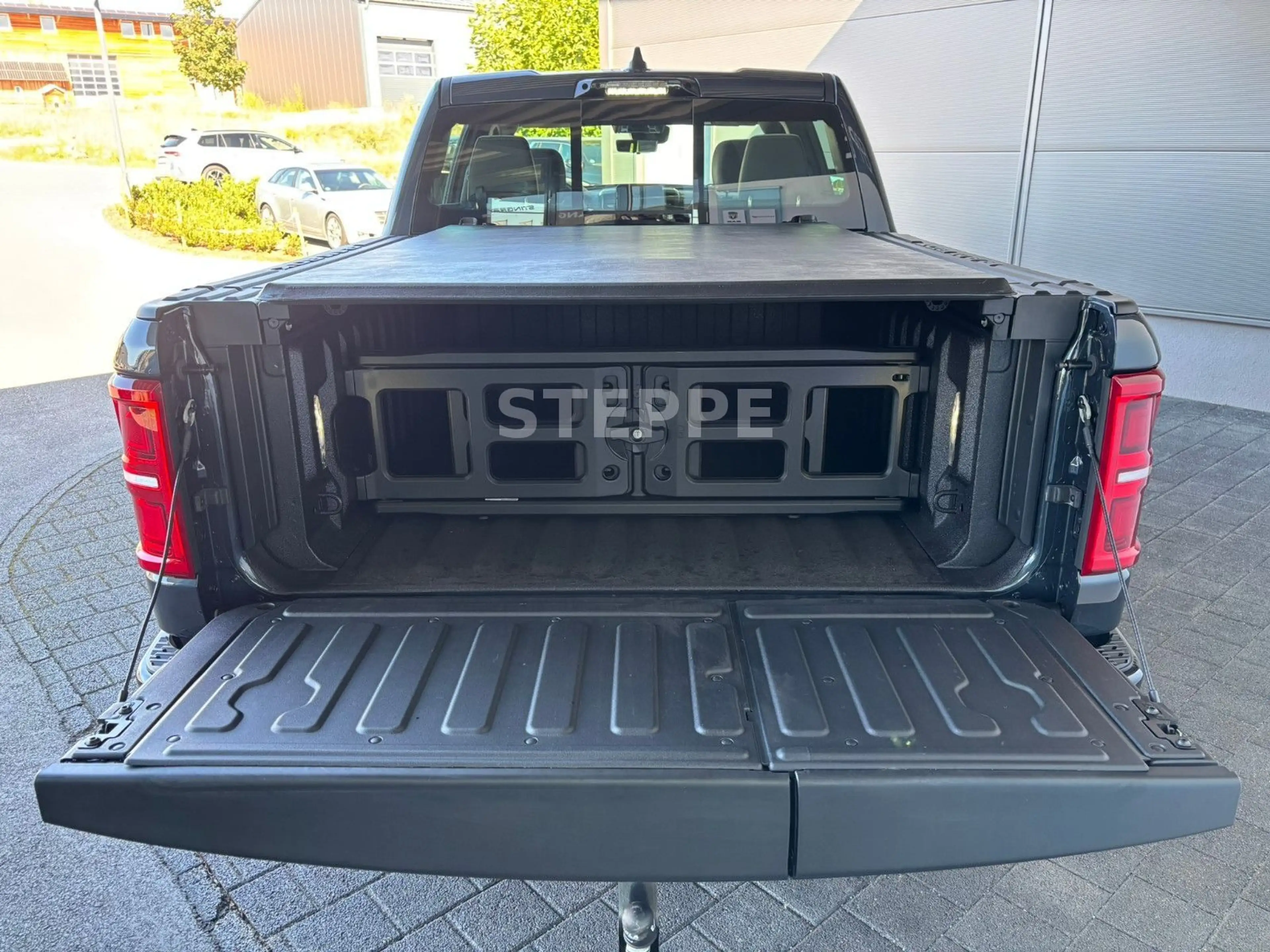 Dodge RAM 2026 RAM 1500 Limited Night 5,7LV8 Rambox MWK — photo 8