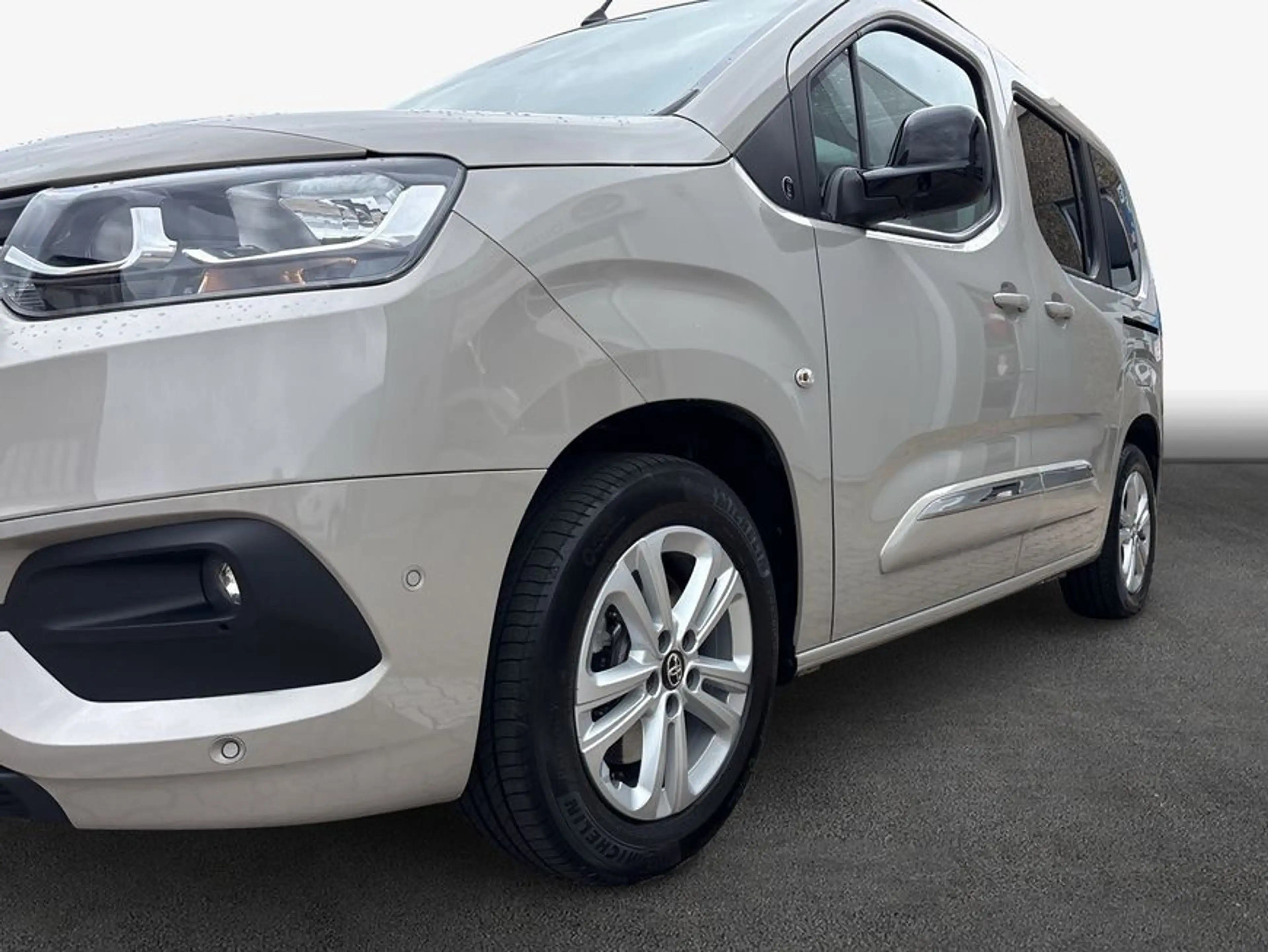 Toyota Proace City Proace City Verso 1.2 Turbo L1 Team D *Panorama* — photo 6