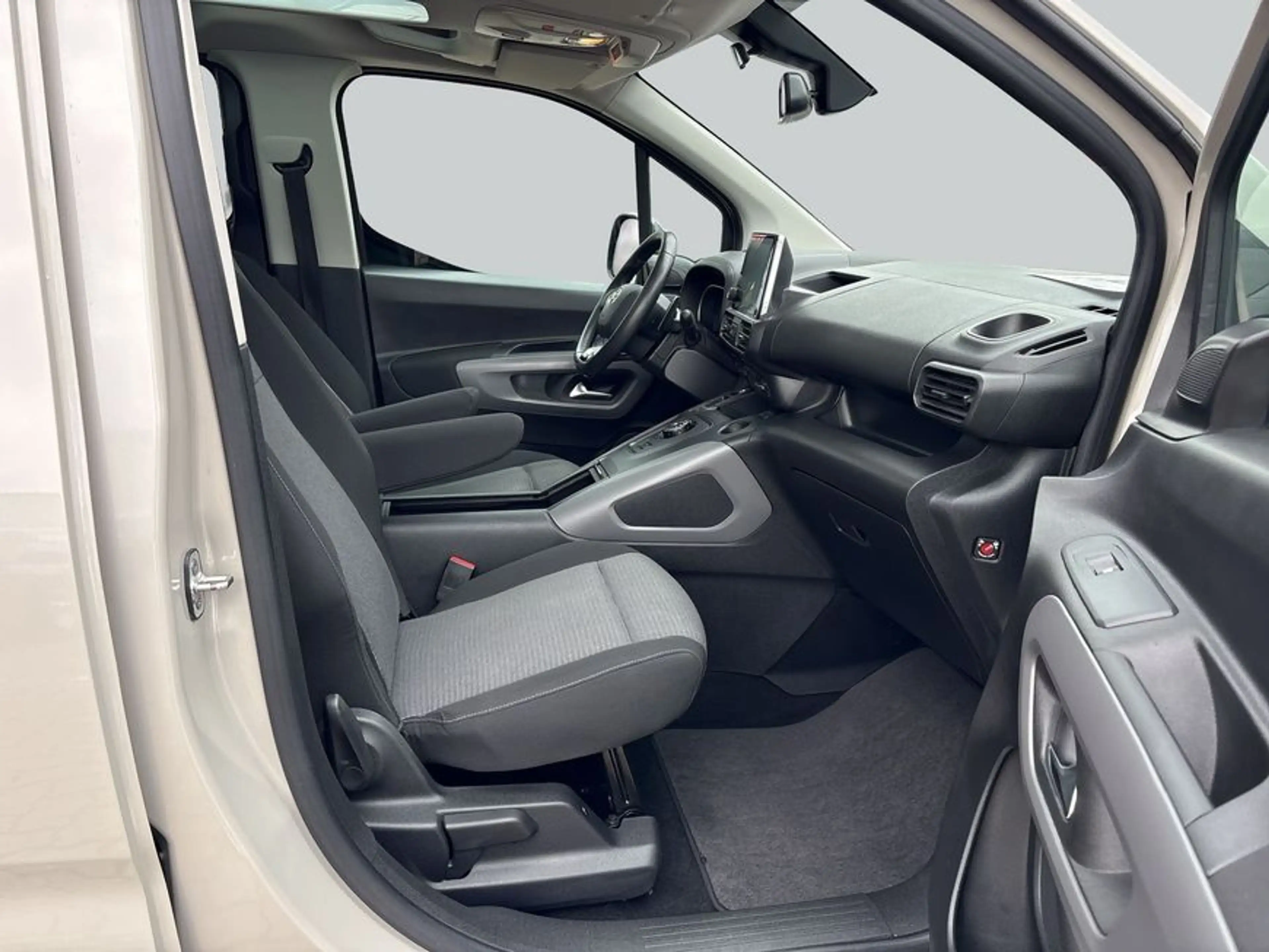 Toyota Proace City Proace City Verso 1.2 Turbo L1 Team D *Panorama* — photo 12