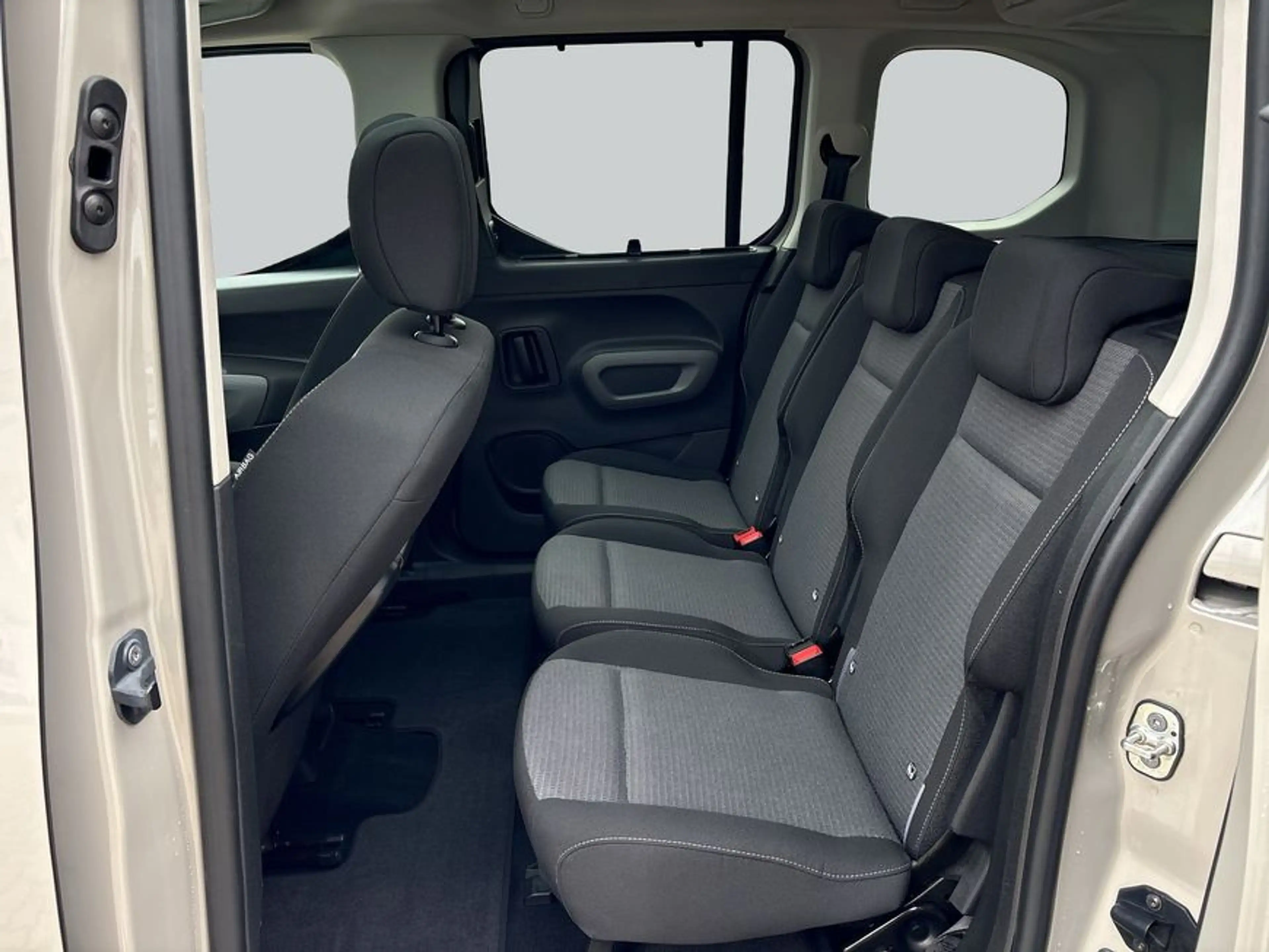 Toyota Proace City Proace City Verso 1.2 Turbo L1 Team D *Panorama* — photo 10