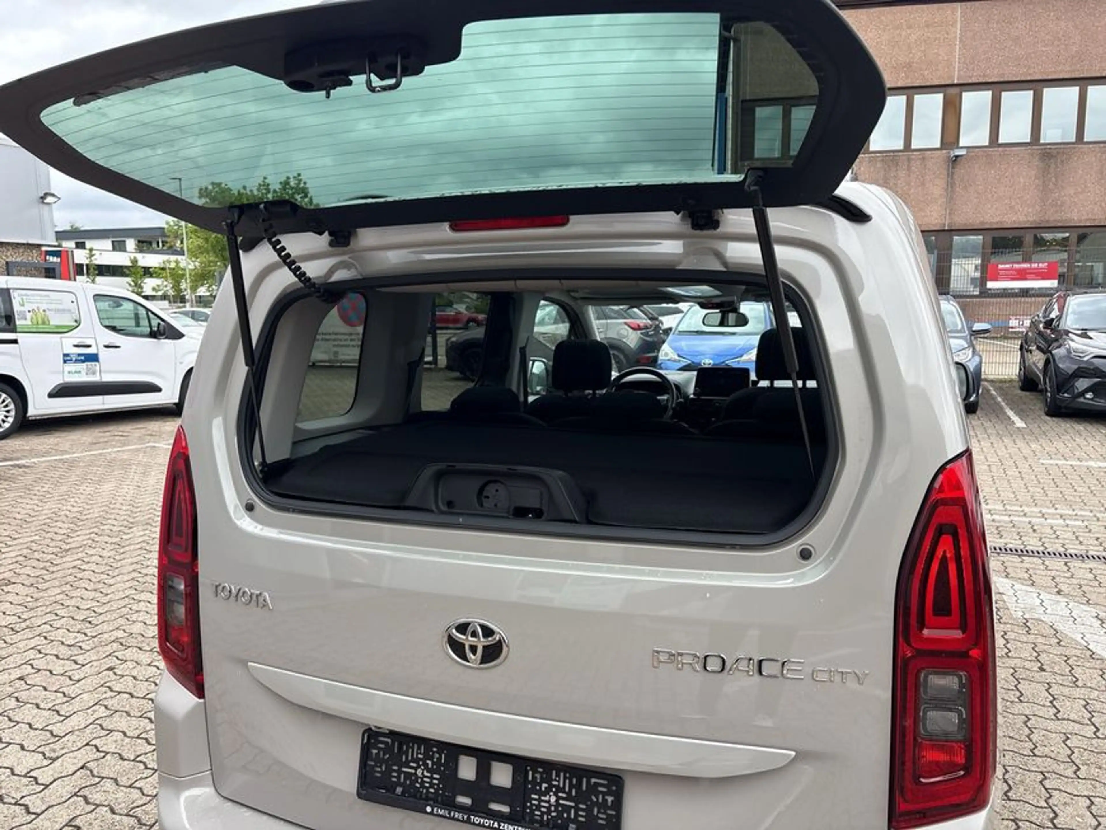 Toyota Proace City Proace City Verso 1.2 Turbo L1 Team D *Panorama* — photo 17