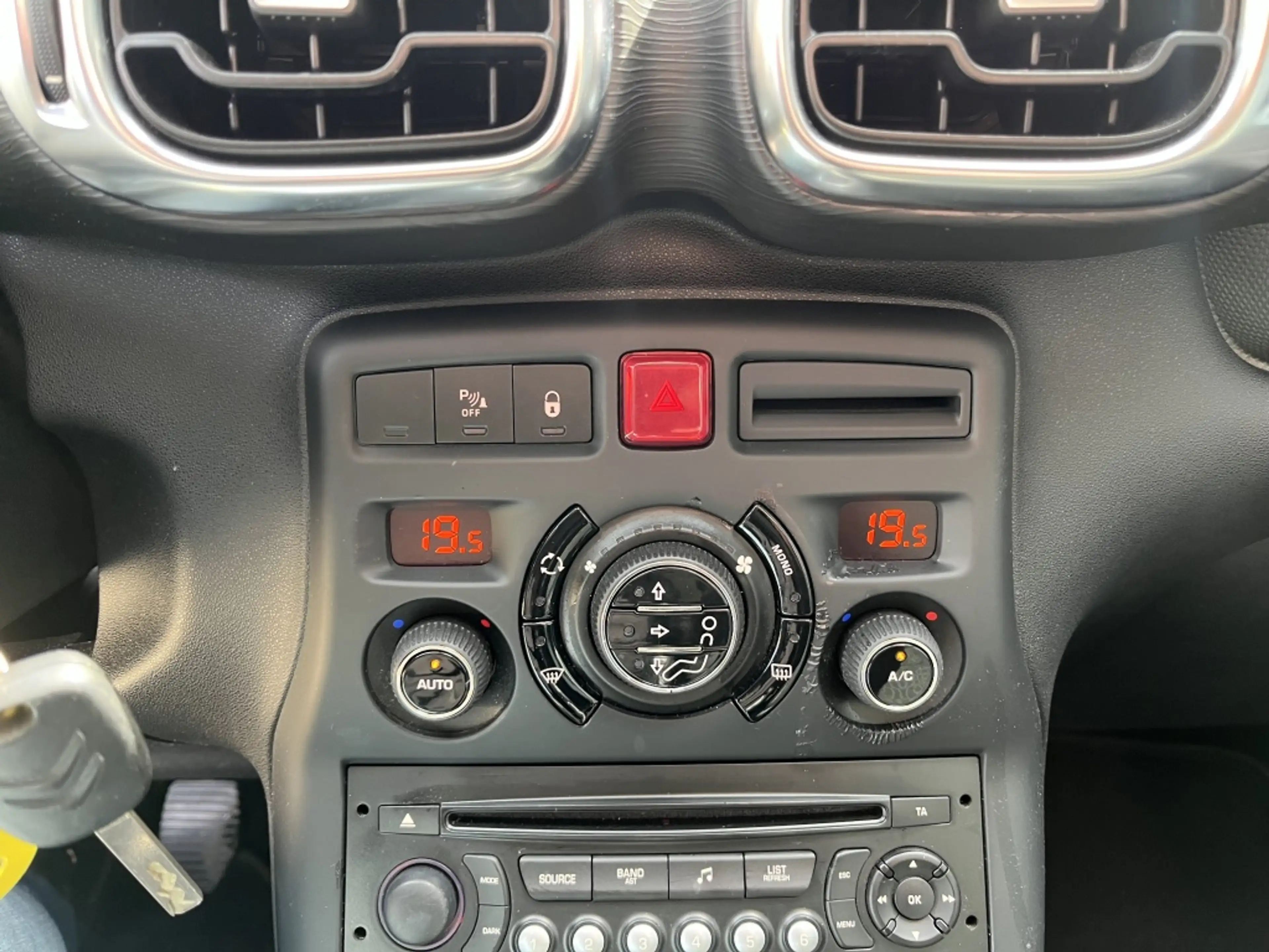 Citroen C3 Picasso 1.6 VTi Collection — photo 11