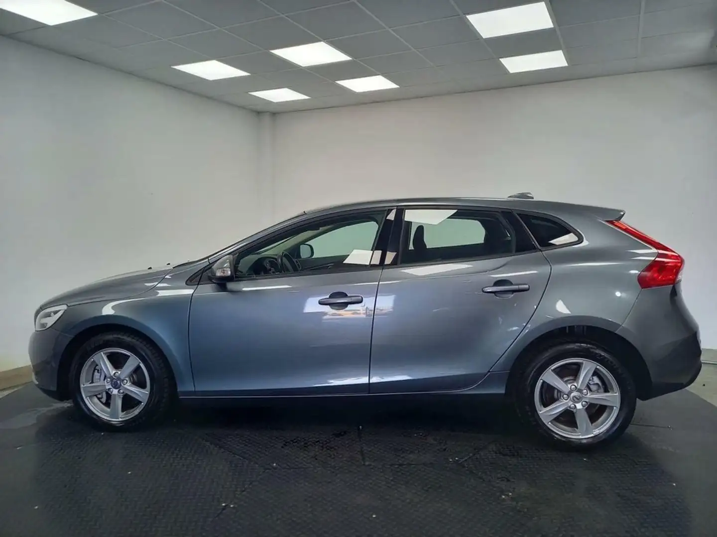 Volvo V40 1.5 T2 BLACK EDITION GEAR.GPF Gris - 2