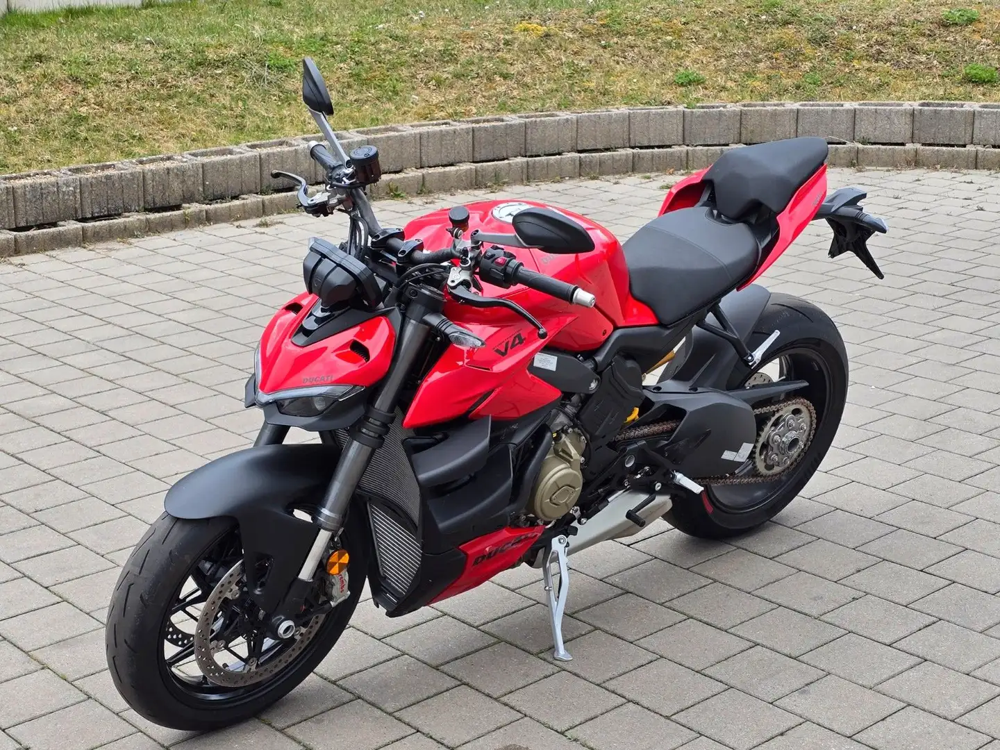 Ducati Streetfighter V4 Rot - 1