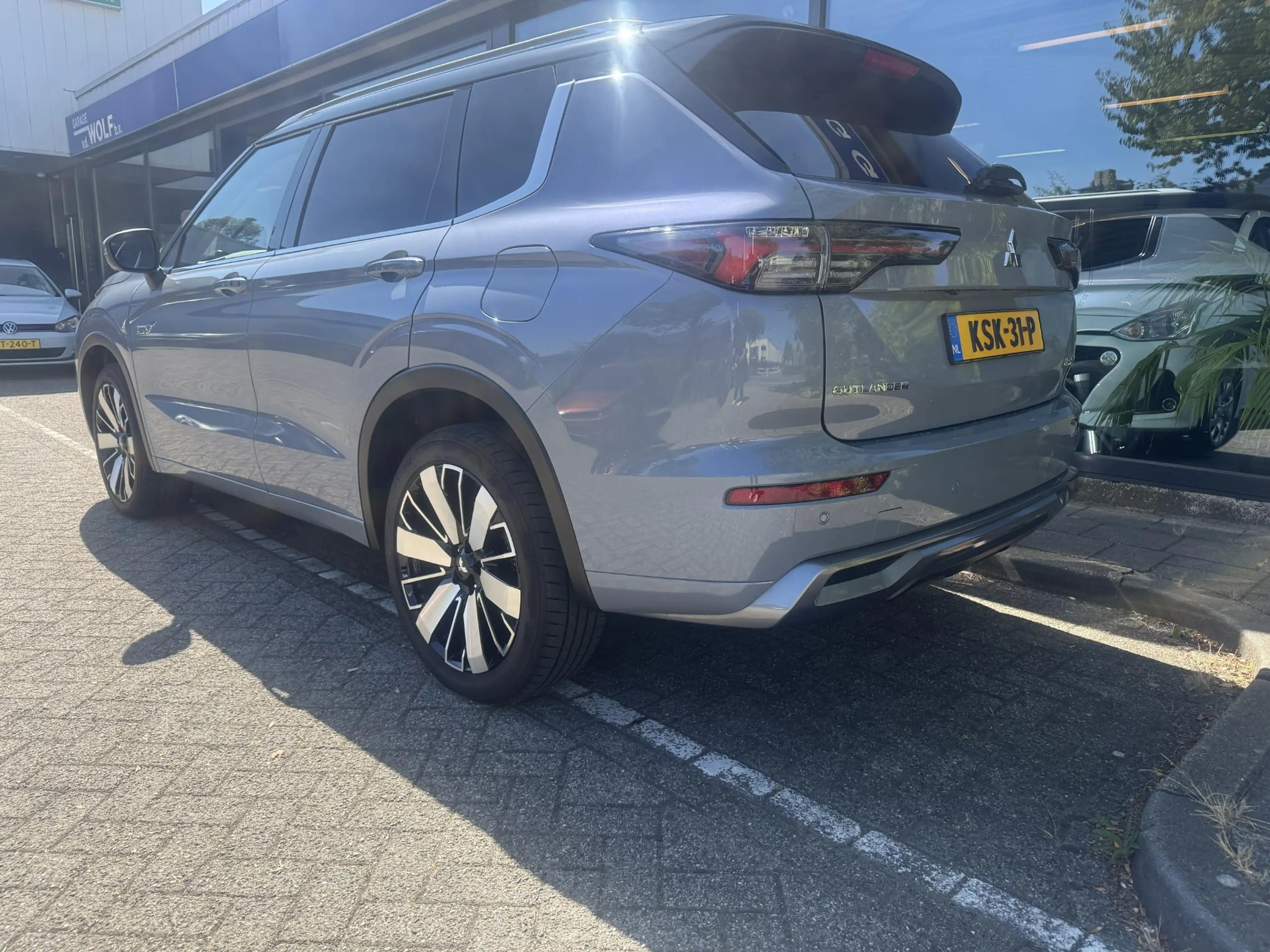 Mitsubishi Outlander 2.4 PHEV Limited Edition — photo 4