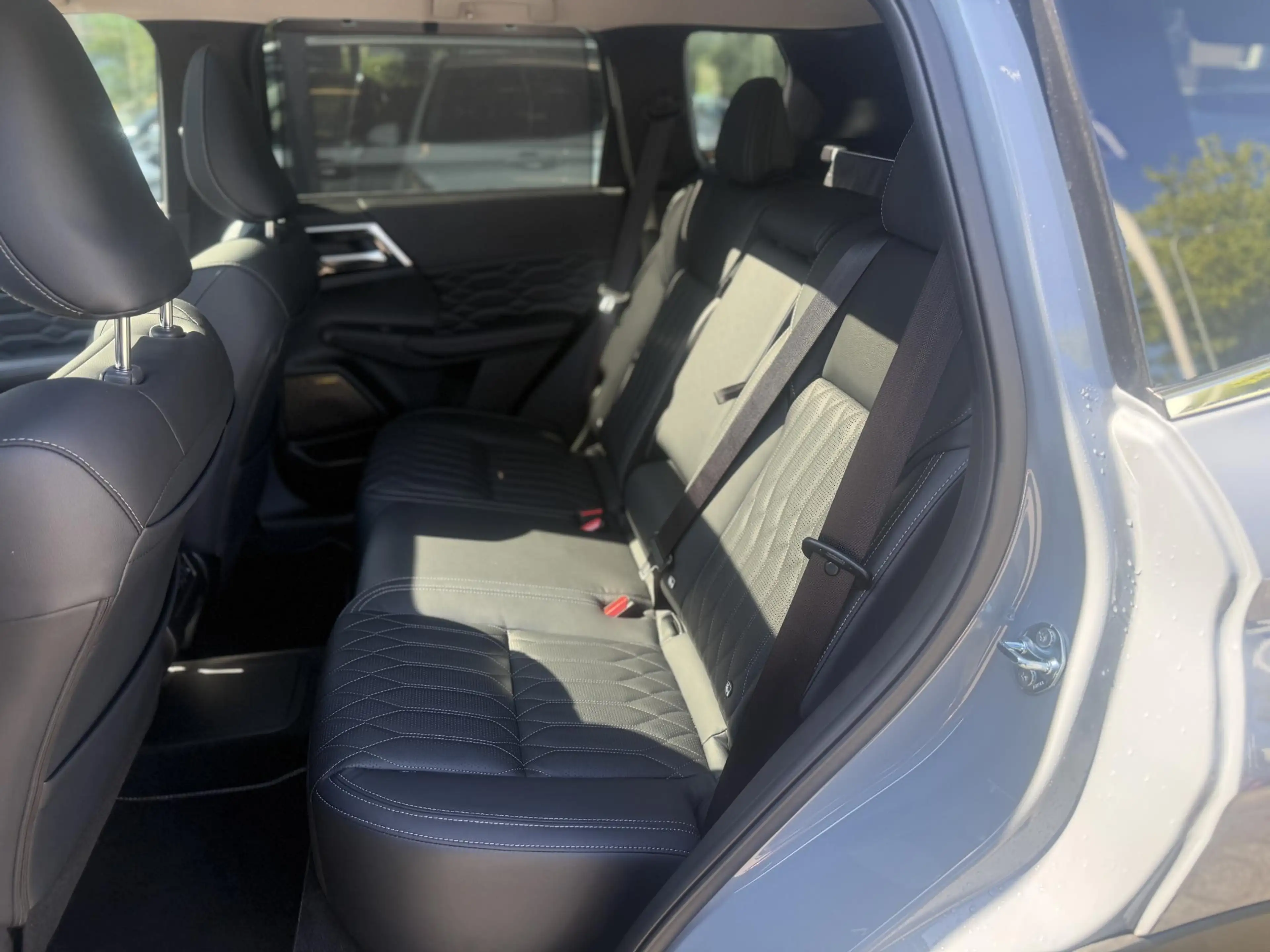 Mitsubishi Outlander 2.4 PHEV Limited Edition — photo 7