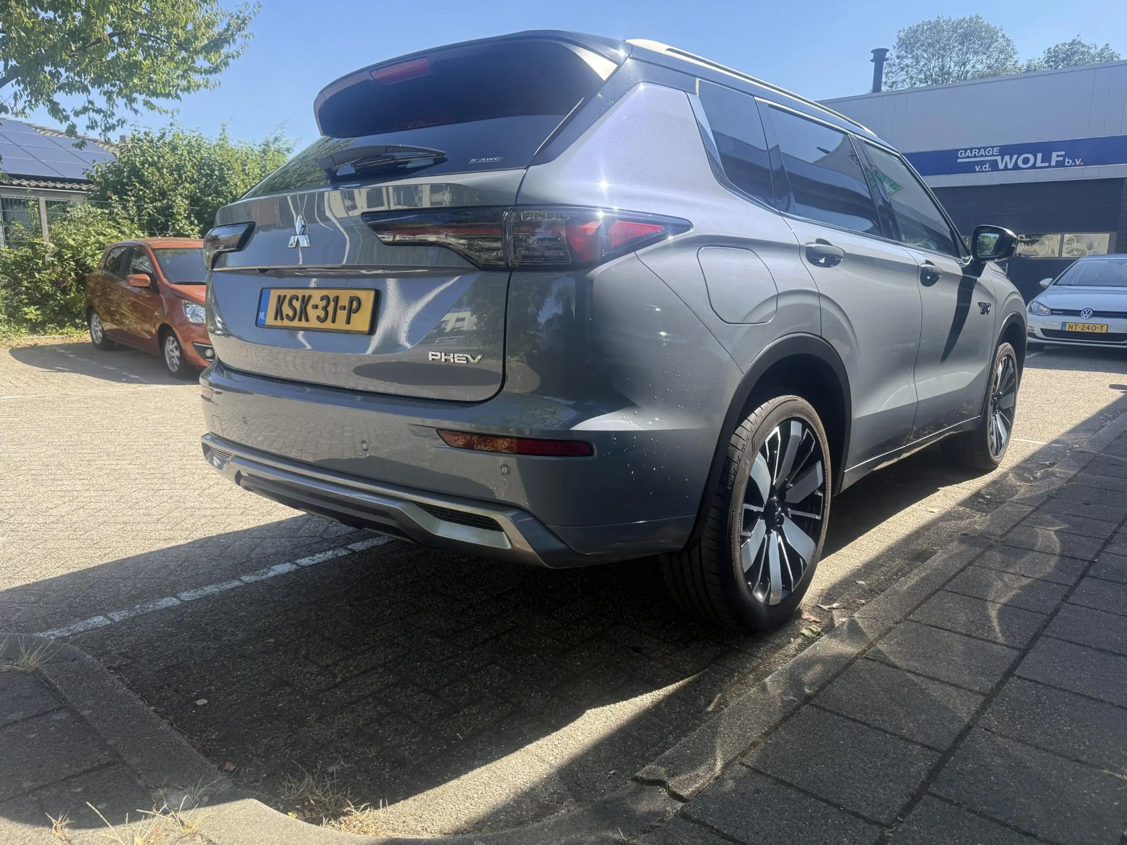 Mitsubishi Outlander 2.4 PHEV Limited Edition — photo 3