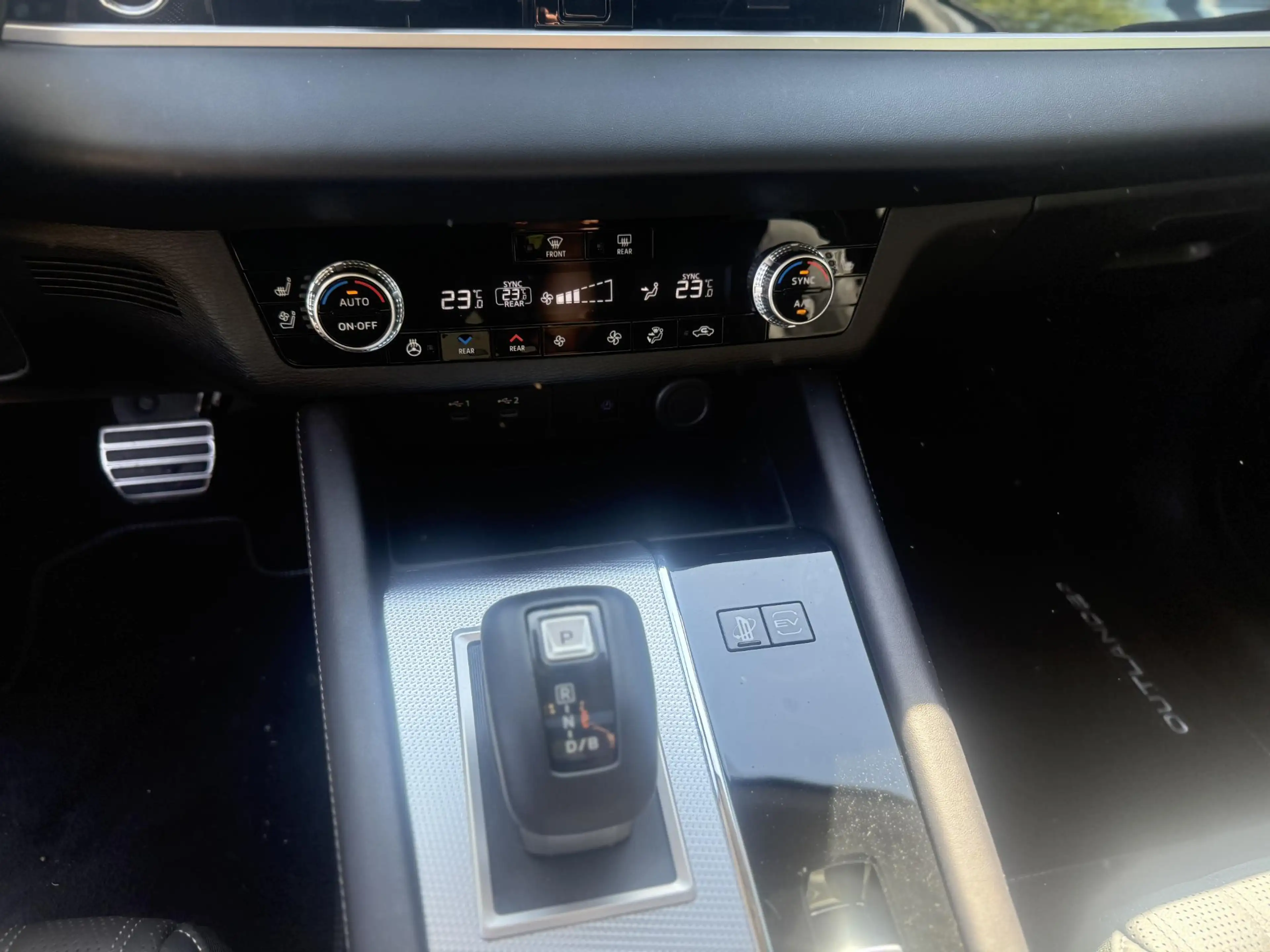 Mitsubishi Outlander 2.4 PHEV Limited Edition — photo 10