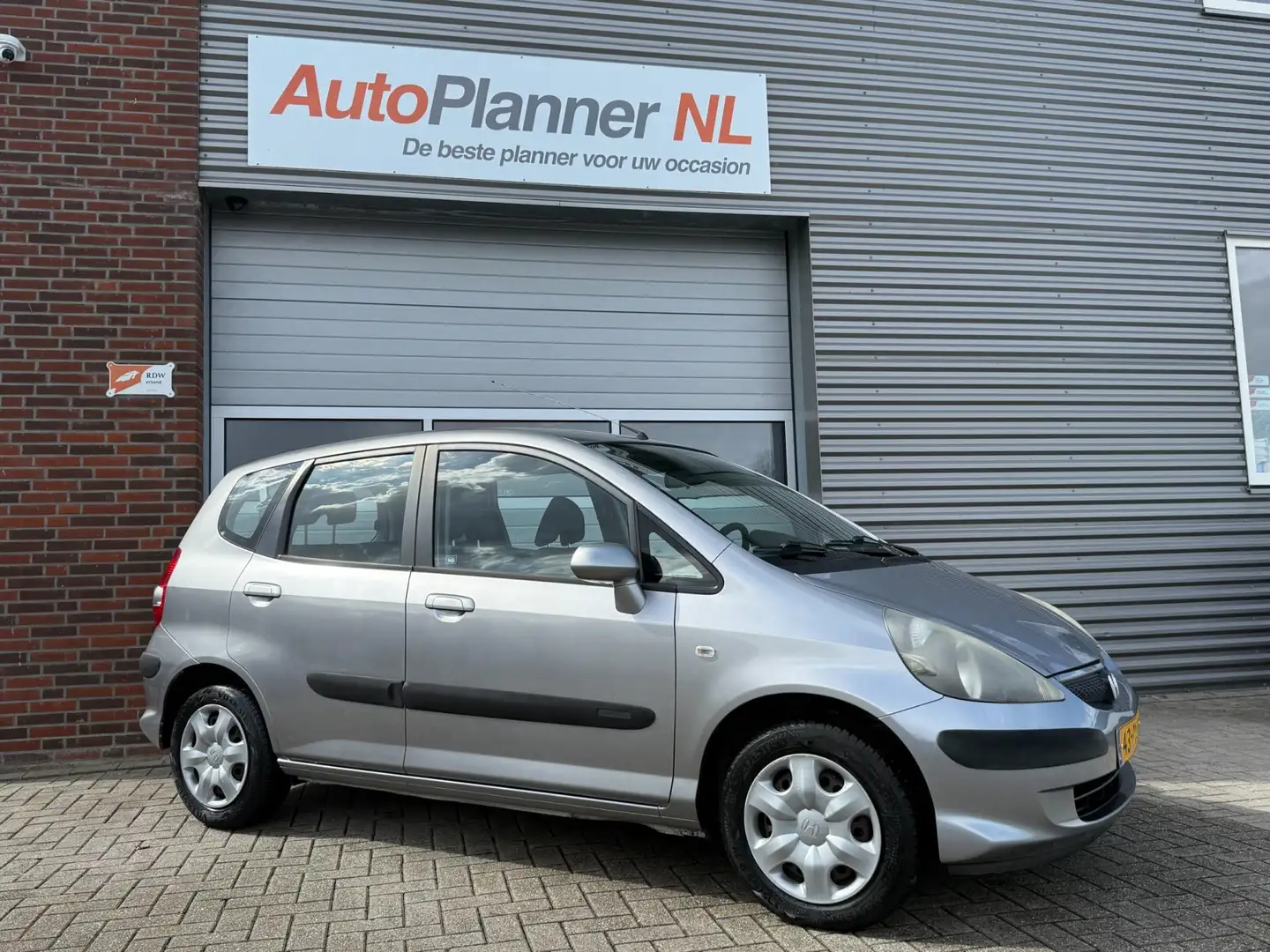 Honda Jazz 1.2 Cool! 5-Deurs! Airco! Nwe APK! 1e Eigenaar! Gris - 2