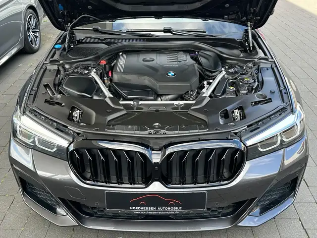 BMW 5 Series view 6