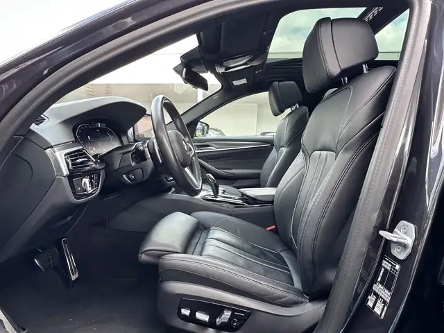 BMW 5 Series view 10