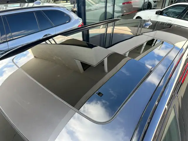 BMW 5 Series view 9