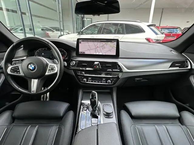 BMW 5 Series view 12