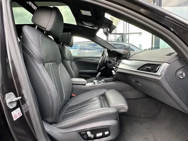 BMW 5 Series view 14