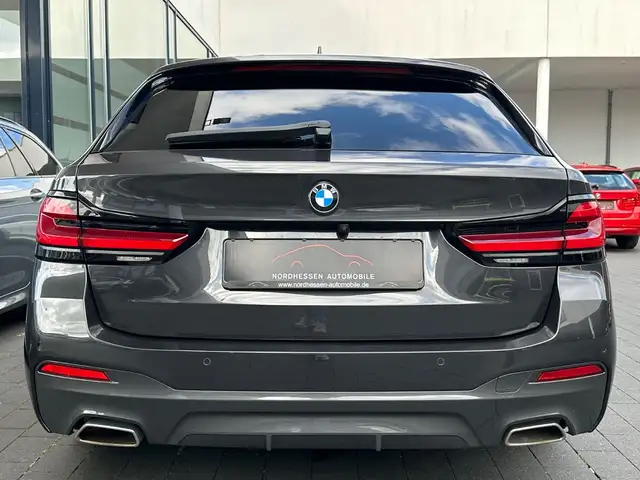 BMW 5 Series view 7