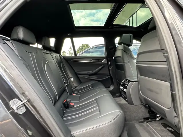 BMW 5 Series view 15