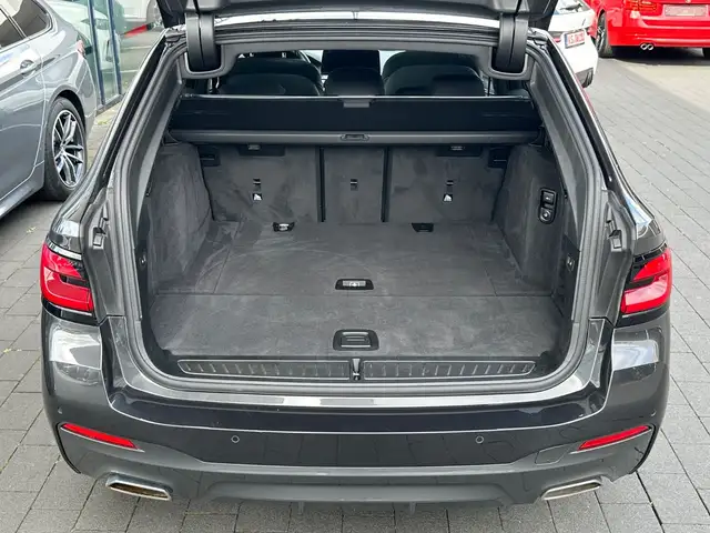 BMW 5 Series view 8