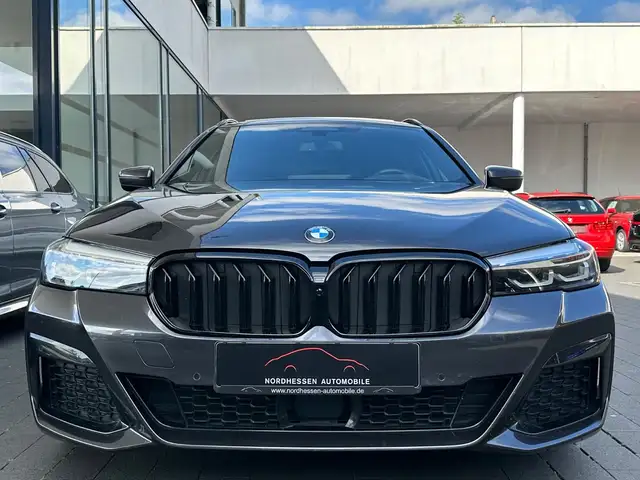 BMW 5 Series view 5