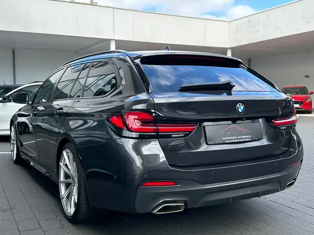BMW 5 Series view 3