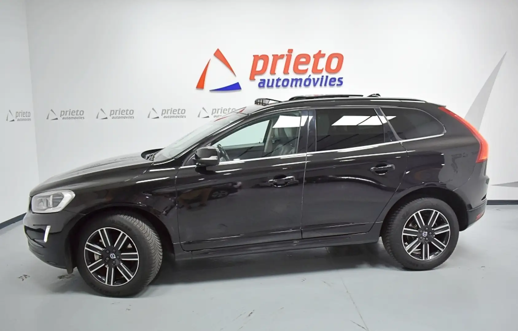Volvo XC60 D3 Momentum Aut. 150 Negro - 2